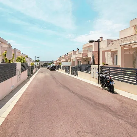 Beach Front Home In Torrevieja Дом отдыха Торевьиа