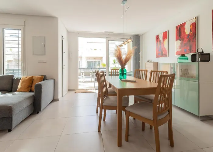 3 Bedroom Gorgeous In Holiday home *